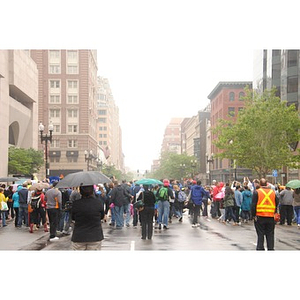 Crowd waits for runners at One Run