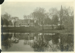 Pond, Campus