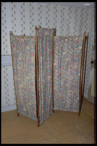 Folding screen