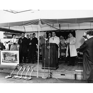 President Knowles speaks at the groundbreaking of the Ell Student Center addition