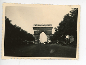 View of L'arc de Triomphe