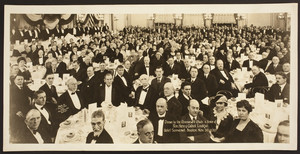 Group portrait of men and women attending a Roosevelt Club dinner at the Hotel Somerset