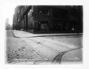 Crossing Bedford and Washington Streets, east side, Boston, Mass., November 27, 1904