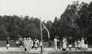 Volleyball in Ashfield (1916)