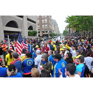 Crowd looks toward One Run finish line