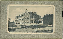 Founders Memorial, Newton Hospital