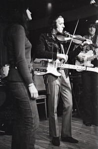 Linda Ronstadt at Paul's Mall: Ronstadt performing with Gib Guilbeau on fiddle and John Beland on guitar