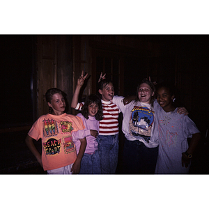 Young children posing in a group and making peace signs