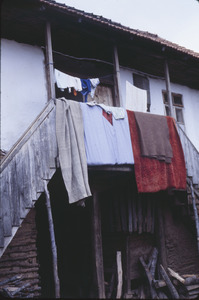 Laundry dries in Volce