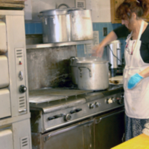 B'nai Israel volunteer in the kitchen