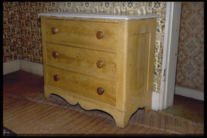 Chest of drawers