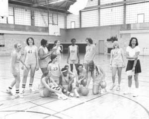 Lucille Kyvallos with basketball team