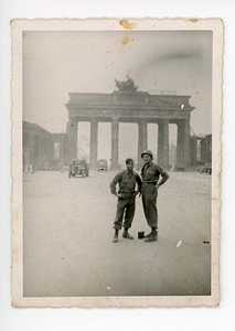 Murray Rosenblum and unidentified soldier in front of the Brandenburg Gate