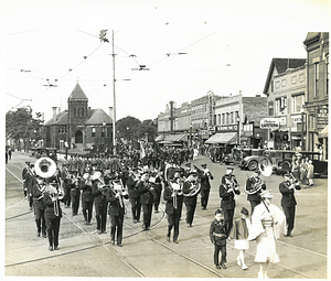 Parade Everett Square