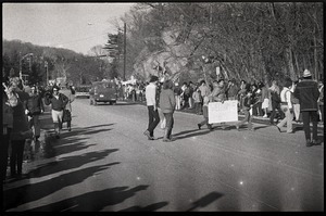 Crowd crossing the street as Iran hostages arrive in Highland Falls, N.Y.