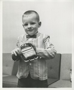 A young boy uses his new prosthetic hand