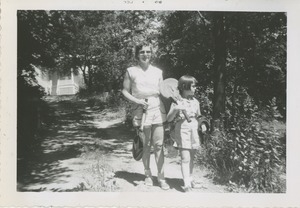 Bernice Kahn and daughter Sharon walking with badminton rackets
