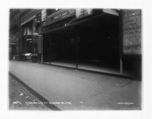 Sidewalk at Globe Building, sec.5, 244 Washington Street, Boston, Mass., November 20, 1904
