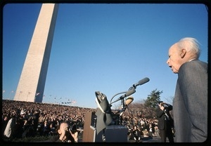 Norman Thomas addresses anti-Vietnam war protesters, Washington Monument in the background: Washington Vietnam March for Peace