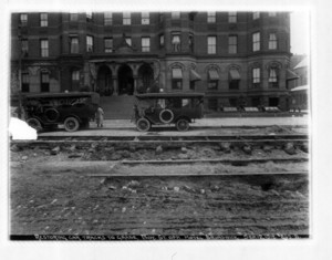 Restoring car tracks to grade Boylston Street, opposite Hotel Brunswick, Boston, Mass., September 12, 1913