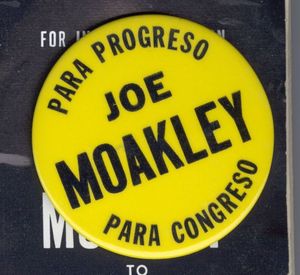Campaign button from one of John Joseph Moakley's congressional campaigns with a slogan in Spanish "Para Progreso, Joe Moakley, Para Congreso"