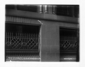 Part of Washington Street side of Ames Building, crack, Boston, Mass., November 5, 1905