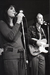 Linda Ronstadt at Paul's Mall: Ronstadt performing with Gib Guilbeau
