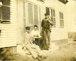 John R. Dyer with his parents, John B. and Louisa Dyer, and cats, 'Jewel' and 'Blossom'