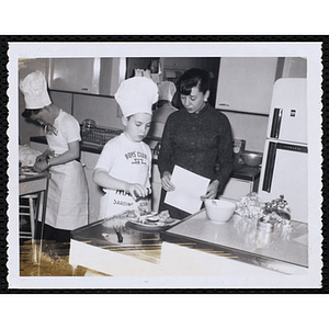 A member of the Tom Pappas Chefs' Club demonstrates his technique