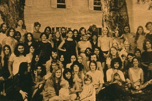 Warwick group shot: Place of publication unknown