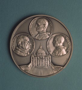 Medallion of Pope John XXIII, Pope Paul VI and Pope Pius XII.