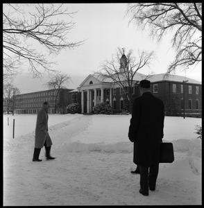 People approaching Goodell Library and Bartlett Hall on snowy day