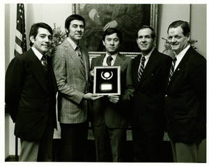 Dr. Frank H. Fu receiving award