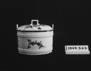 Powder box with cover