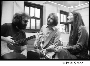 Jerry Garcia, Bob Weir, and Donna Godchaux singing: Grateful Dead in the studio (Automated Sound)