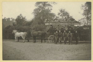 Unidentified members of the class of 1901 standing in and around a horse drawn buggy