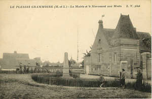 Postcard: Le Plessis-Grammoire - La Mairie et le Monument aux Morts
