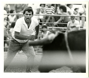 Luis Naves taunts bull to charge