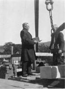 President Harry Garfield lays the cornerstone of Stetson Library