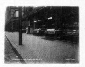 Sidewalk 480-482 Washington St., Boston, Mass., November 27, 1904