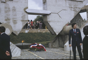 Earthquake victims monument