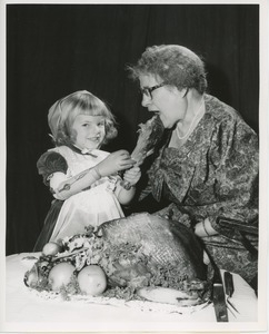 Joanna Olchewsky and Susie Renken eating turkey