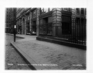 Sidewalk at north end Old South Church, sec.5, 306 Washington St., Boston, Mass., November 20, 1904