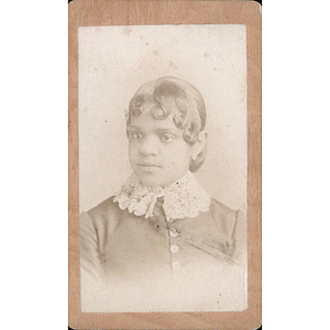 Cabinet card, young woman with a lace collar