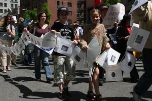 Marchers carrying a long string of photos of soldiers killed in Iraq, during the protest against the war in Iraq