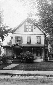 [Unidentified old house, Wakefield, Mass.]