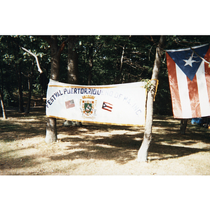 The Festival Puertorriqueño banner at an outdoor picnic event