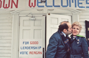 Lyn Nofziger on a campaign stop