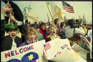 Crowd cheering as the USS Roberts returns from Persian Gulf War duty