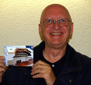 Bruce Netter at the Stoneham Mass. Memories Road Show